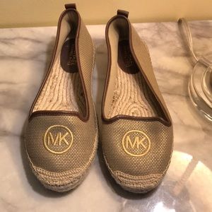 Cute Michael Kors Slip-Ons. Gold MK Stiching.